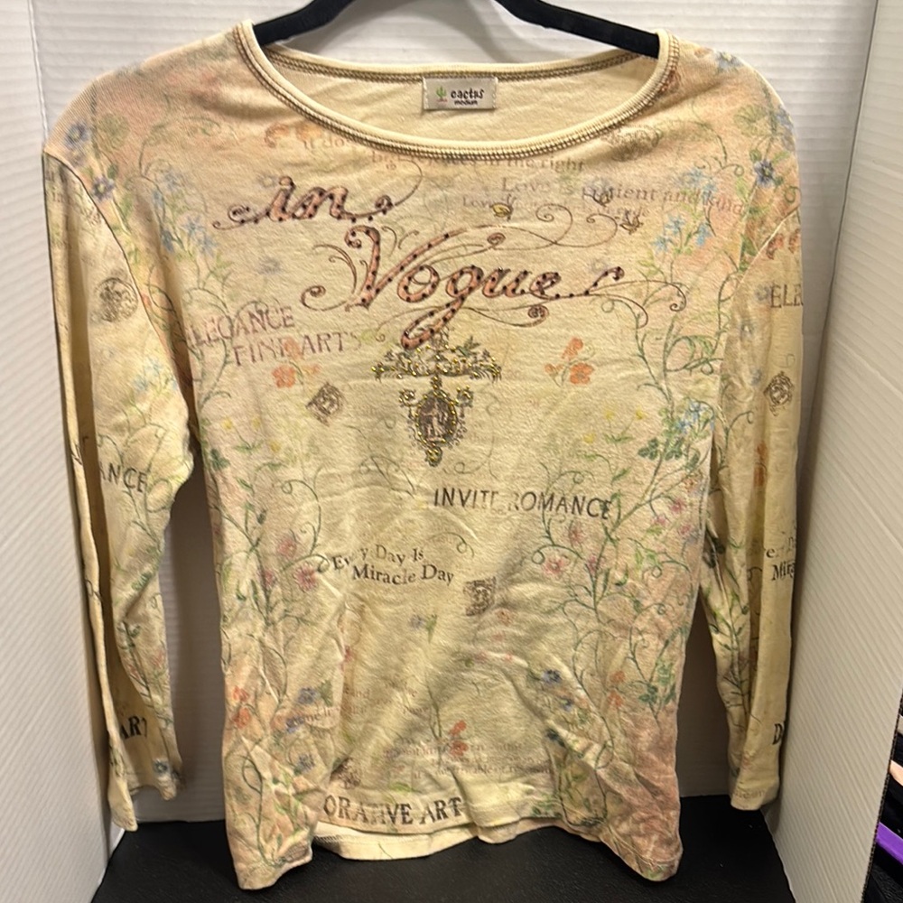Cactus Women's Cream Graphic Top size medium
